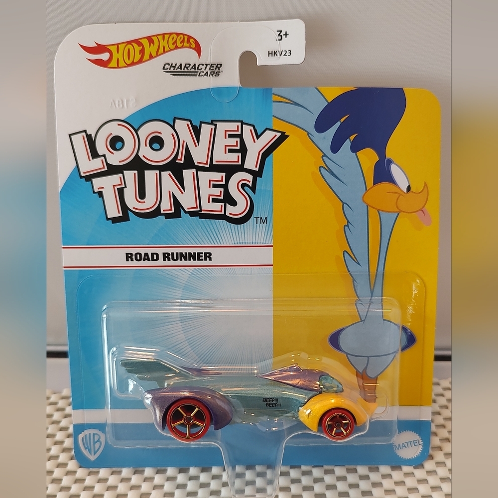 Hot Wheels Road Runner Character Car Collectible 1:64 Scale Toy CarLooney Tunes